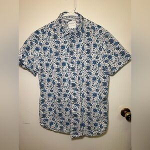 Denim & Flower Blue and White Floral Short Sleeve Button-Down Shirt
